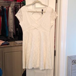 Jessica Simpson white lace dress